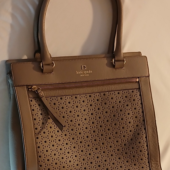 ♠️Kate Spade perforated Leather Tote - Picture 3 of 14